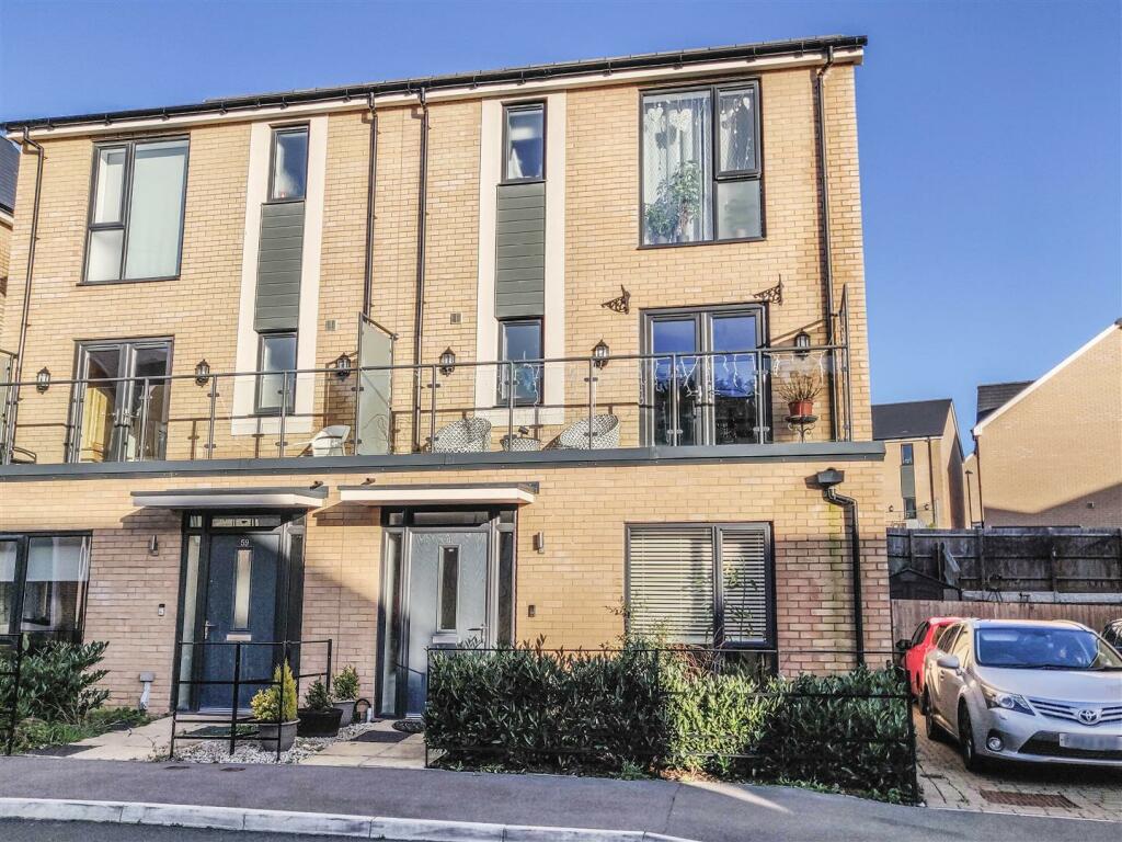 5 bedroom semidetached house for sale in Lister Road, Dursley, GL11