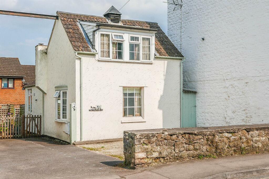 1 bedroom coach house for sale in Woodmancote, Dursley, GL11