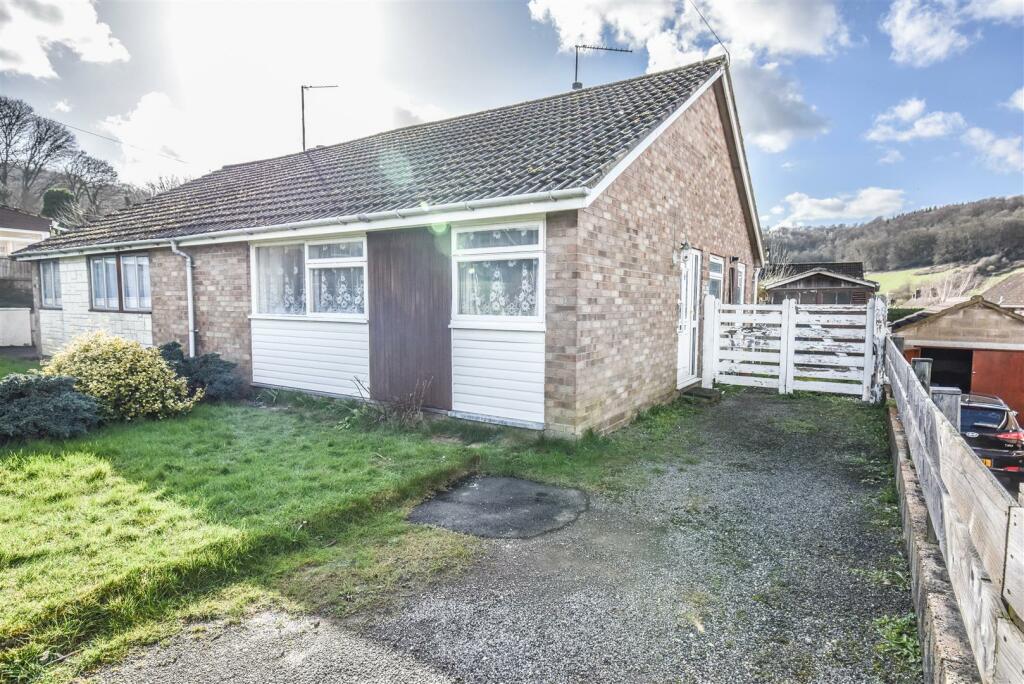2 bedroom bungalow for sale in Tennyson Road, Dursley, GL11