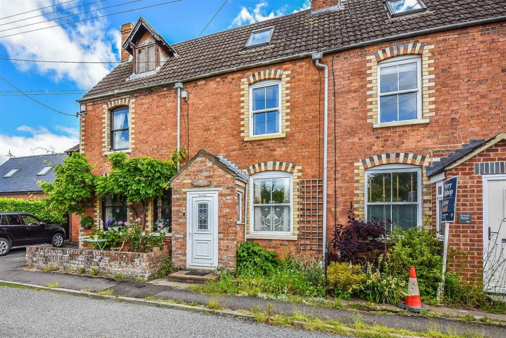 2 bedroom cottage for sale in Purton, Berkeley, GL13