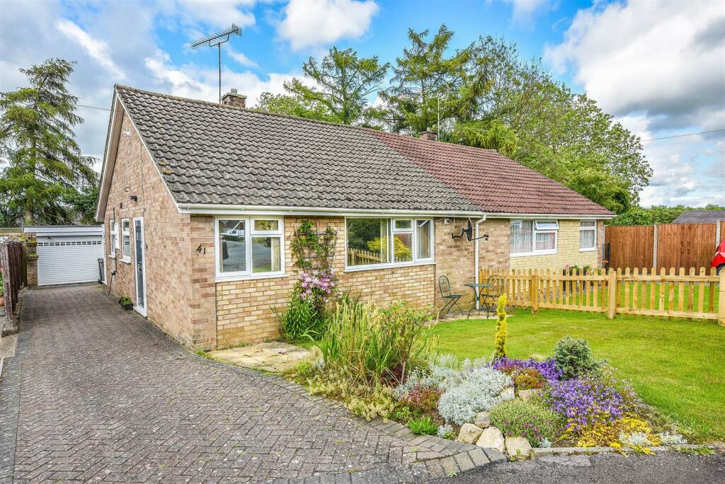 2 bedroom bungalow for sale in Shakespeare Road, Dursley, GL11
