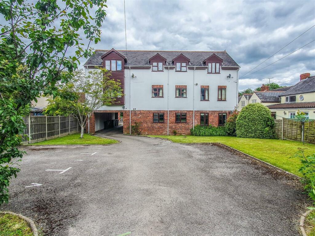 2 bedroom flat for sale in Rowley Mews, Cam, Dursley, GL11