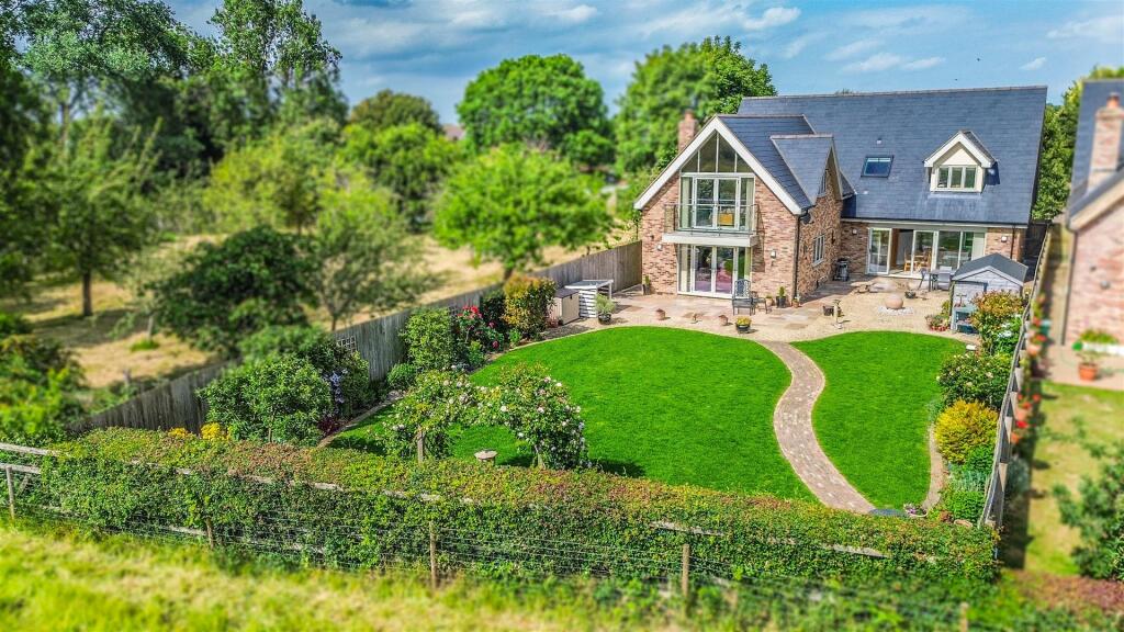 Main image of property: Blacksmith Cottages, Churchend, Slimbridge
