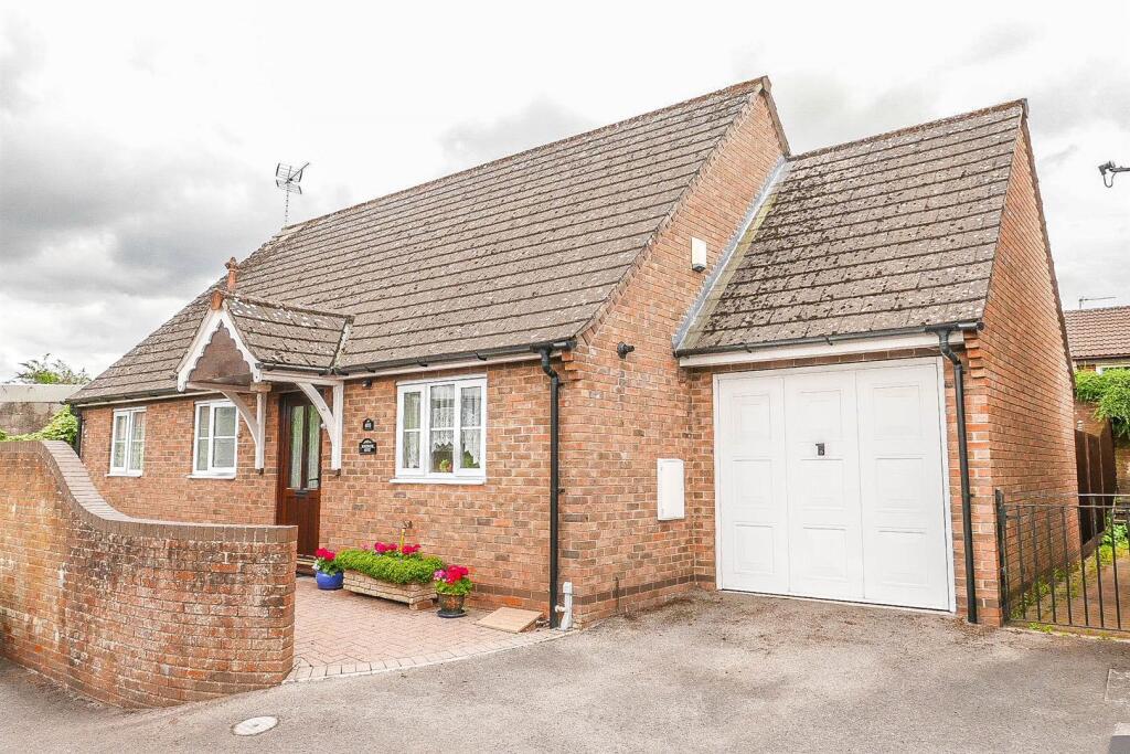 Main image of property: Chapel Street, Cam, Dursley