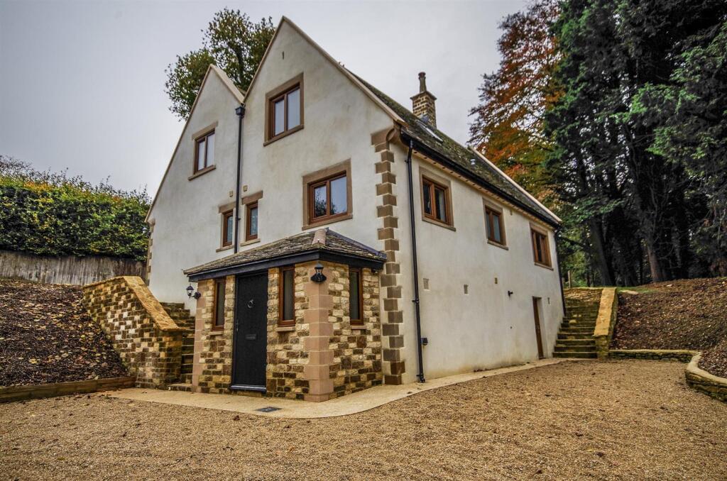 Main image of property: The Street, Stinchcombe