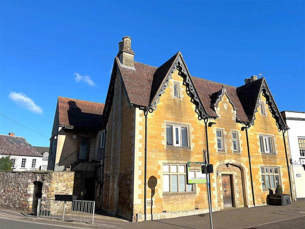 Main image of property: 16a Market Place, Berkeley