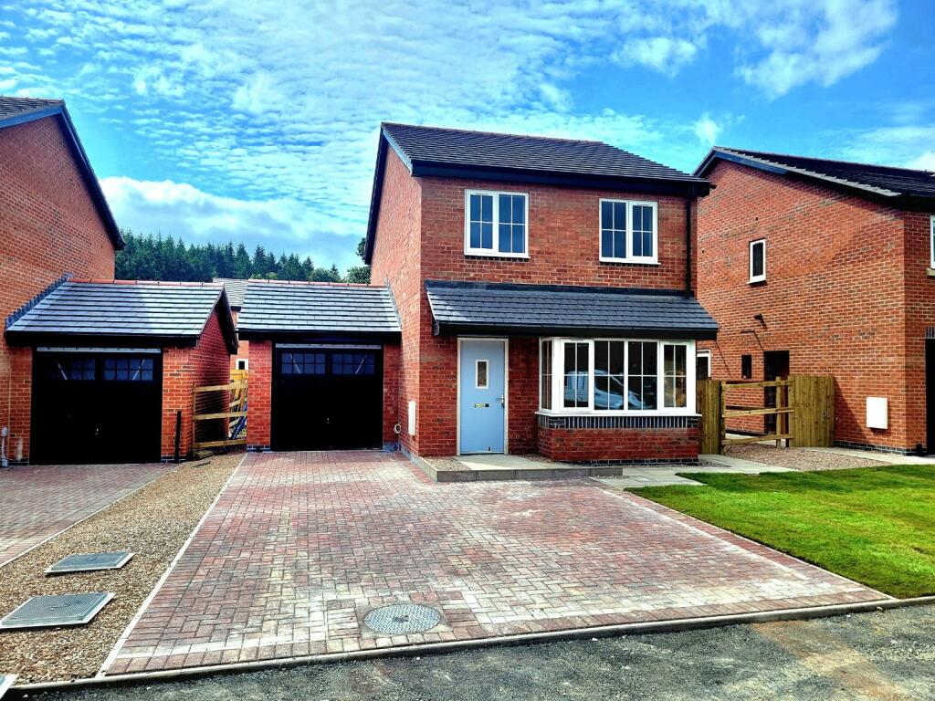 3 bedroom detached house for sale in Maesderw, Sarn, Newtown, Powys, SY16