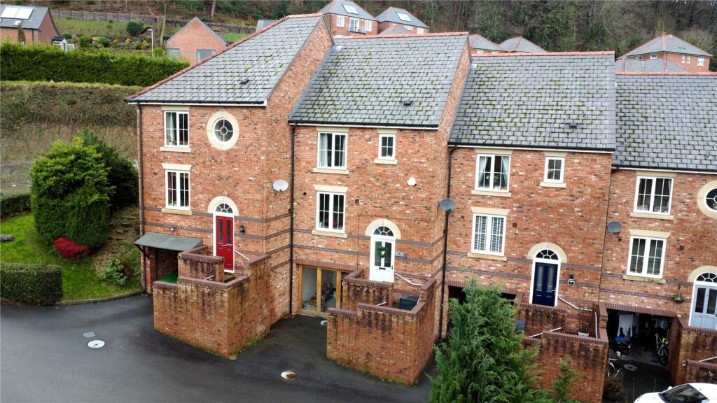 3 bedroom terraced house for sale in Hendidley Close, Milford Road