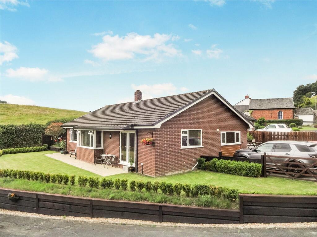 3 bedroom bungalow for sale in Chapel Close, Stepaside, Mochdre