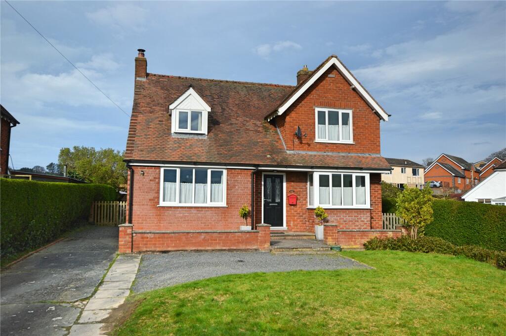 3 bedroom detached house for sale in Barnfields, Newtown, Powys, SY16