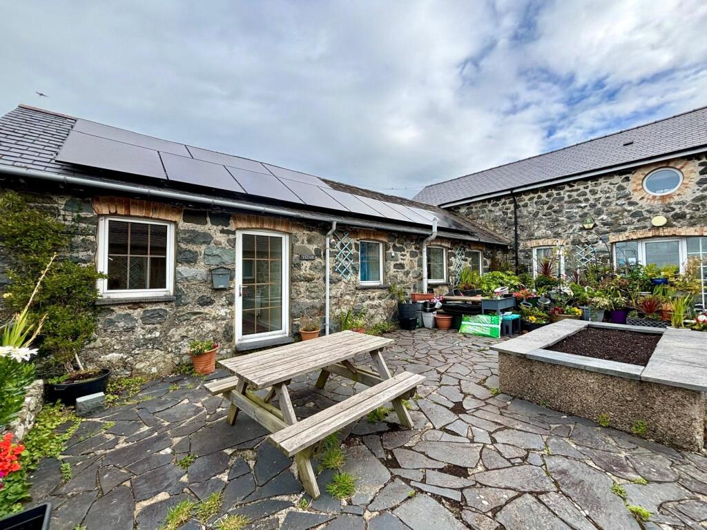 Main image of property: Plas Y Nant, Llwyngwril, Gwynedd, LL37