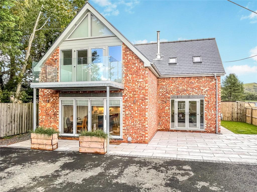 3 bedroom detached house for sale in Old Station Yard, Llanbrynmair