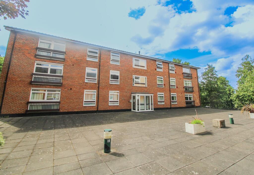 3 bedroom apartment for sale in Maresfield, Croydon, CR0