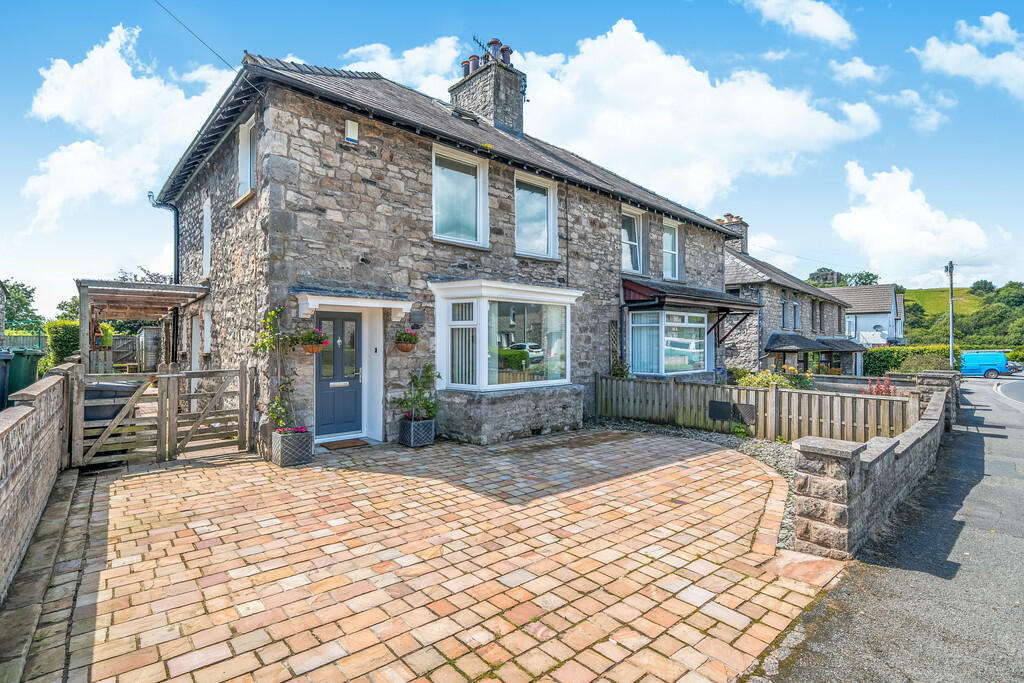 Main image of property: 25 Castle Drive, Kendal, Cumbria, LA9 7BJ