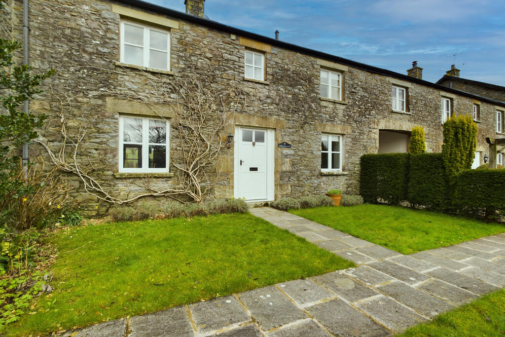 4 bedroom terraced house for rent in The Granary, Rigmaden Court