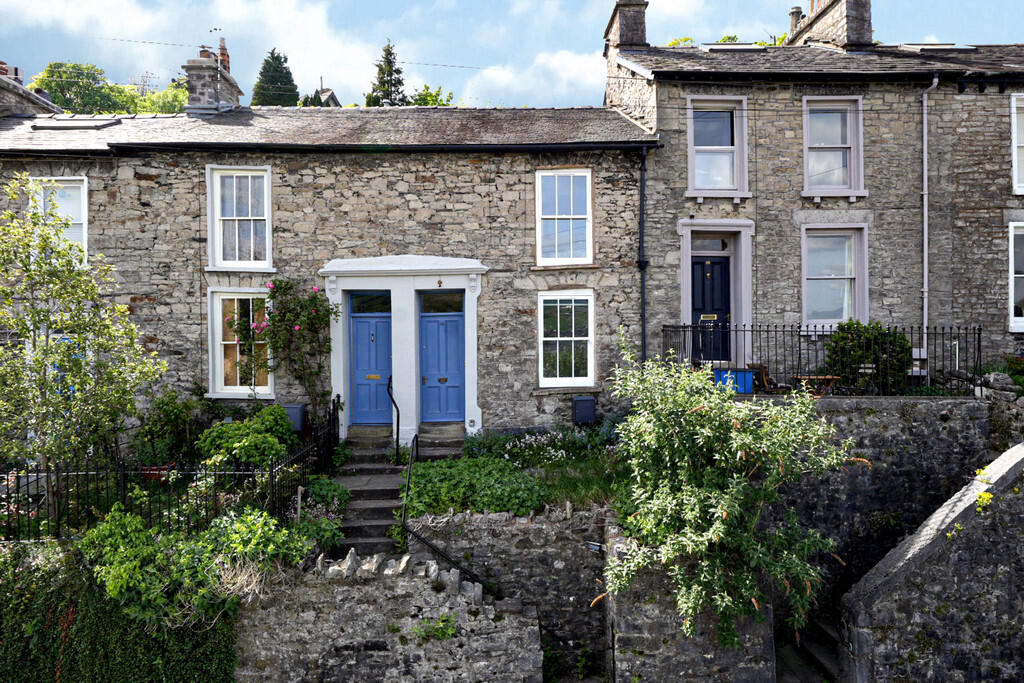 Main image of property: 26 Serpentine Road, Kendal, Cumbria, LA9 4PD