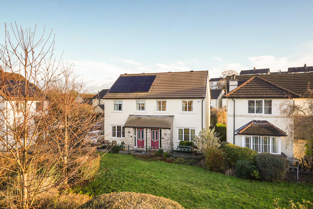 Main image of property: 49 Laurel Gardens, Kendal, Cumbria, LA9 6FE