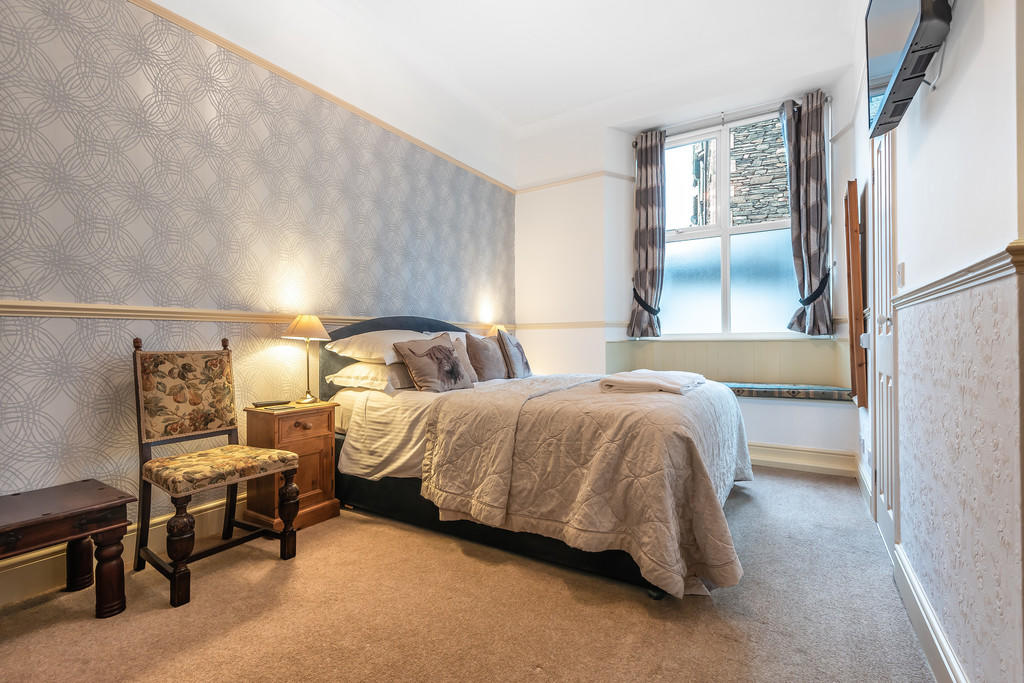 12 bedroom hotel for sale in Fir Trees Guest House, Lake Road