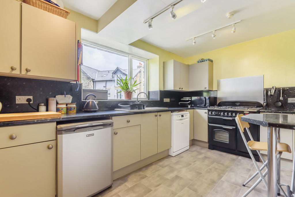 8 bedroom semidetached house for sale in Laurel Cottage, 8 Park Road