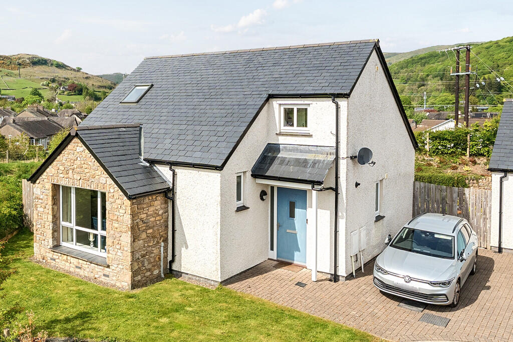 Main image of property: 32 Crookfield, Staveley, LA8 9QS