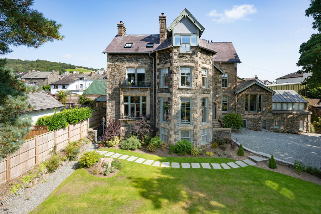 Main image of property: Flat 1 Lipwood House, Old College Lane, Windermere, Cumbria, LA23 1BY