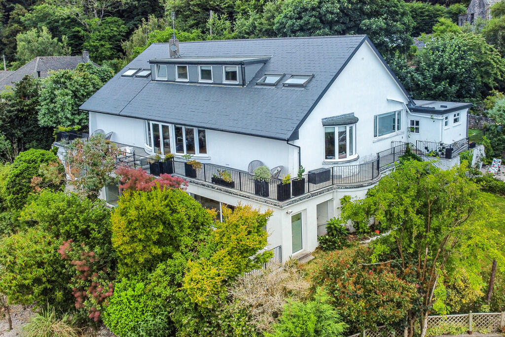 6 bedroom detached house for sale in 8 Woodlands Drive, Silverdale