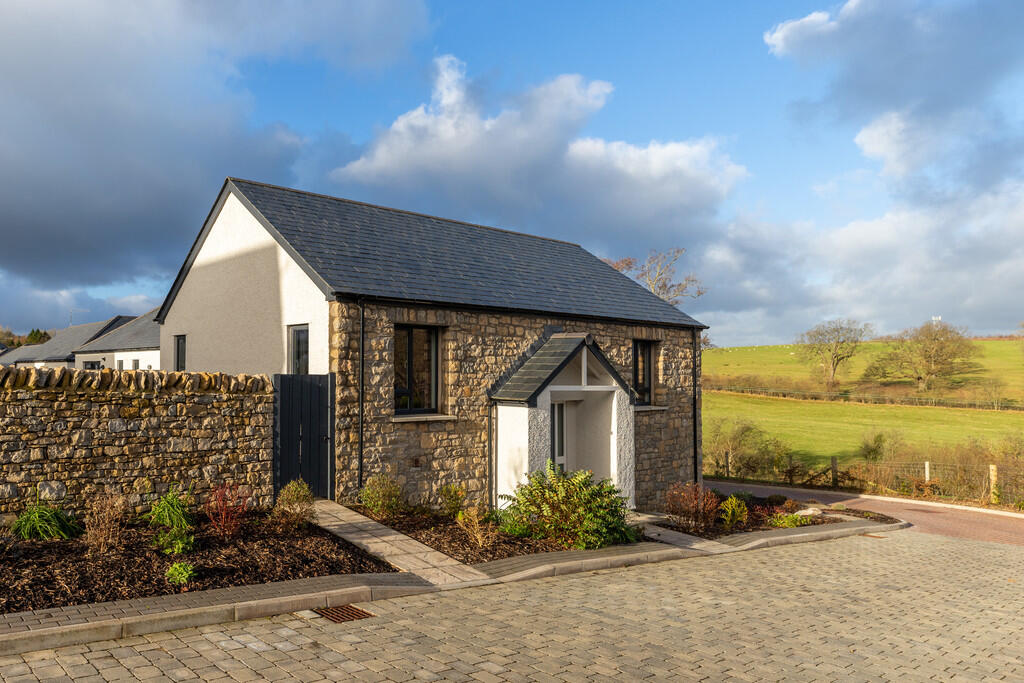 Main image of property: 61 Oakfield Park, Kirkby Lonsdale, LA6 2FQ 