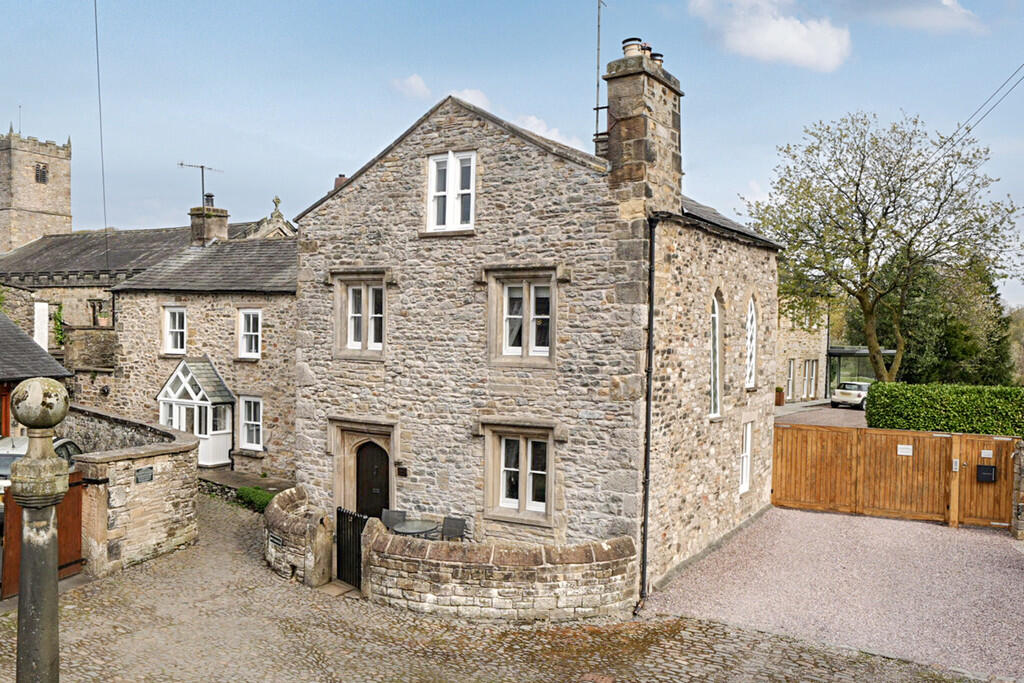 Main image of property: 10 Swine Market, Kirkby Lonsdale, LA6 2FT