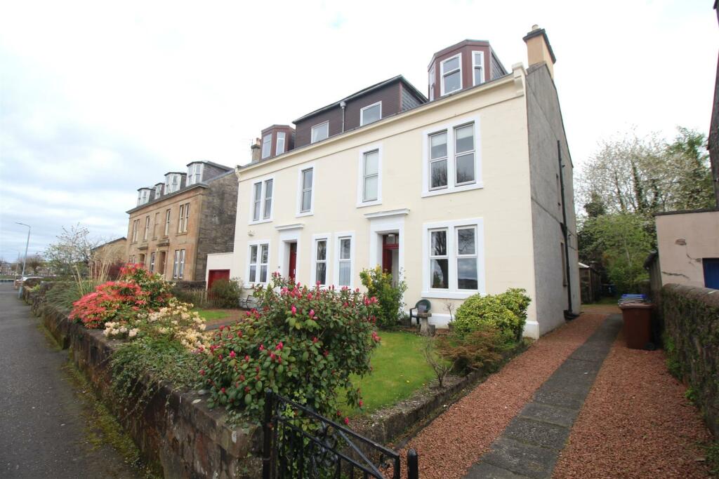 2 bedroom flat for sale in Cove Road, Gourock, PA19