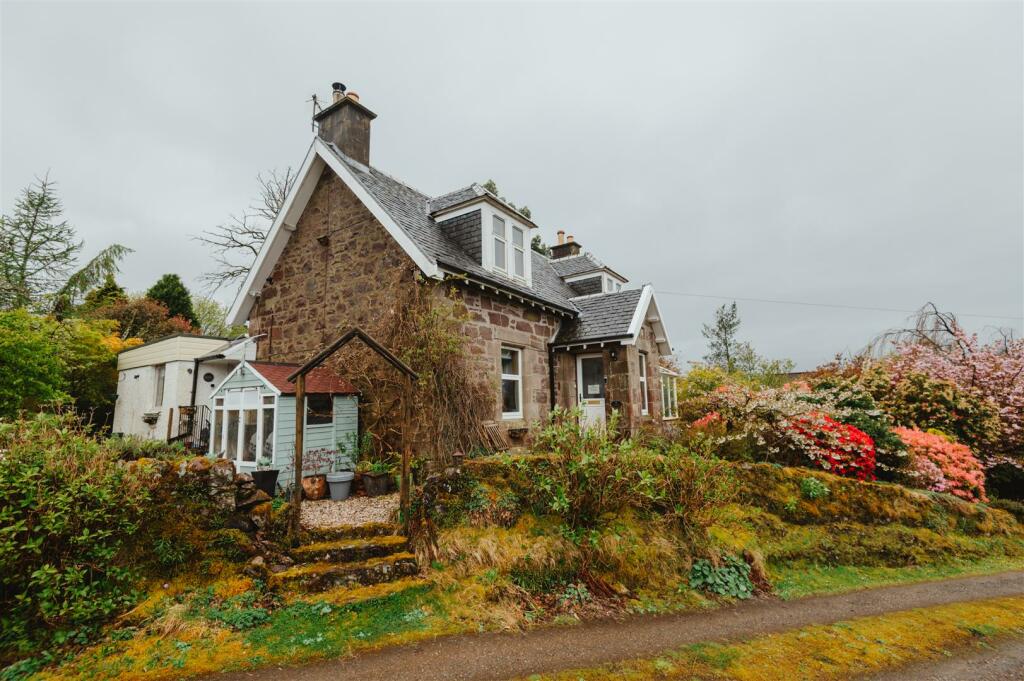 3 bedroom detached house for sale in Hill Cottage, Spey Road, Inverkip
