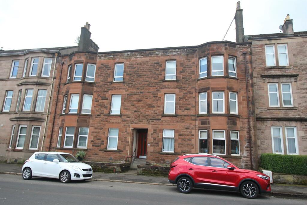 2 bedroom flat for sale in Cardwell Road, Gourock, PA19