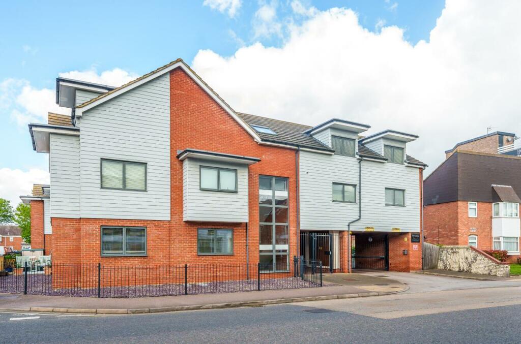 2 bedroom flat for sale in High Street, Kempston, MK42