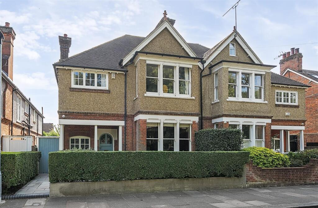 Main image of property: Shaftesbury Avenue, Bedford