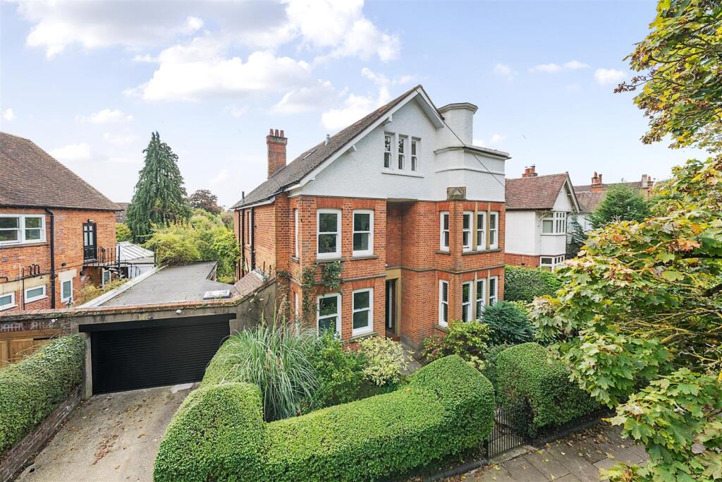 Main image of property: Park Avenue, Bedford