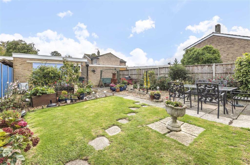 3 bedroom detached house for sale in Brickhill Drive, Bedford, MK41