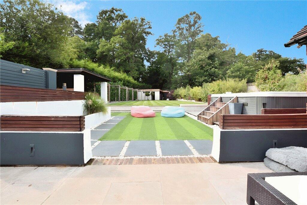 3 bedroom detached house for sale in The Cottages, The Drive, Ickenham