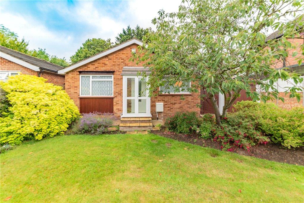 2 bedroom bungalow for sale in Iver Lane, Uxbridge, Middlesex, UB8