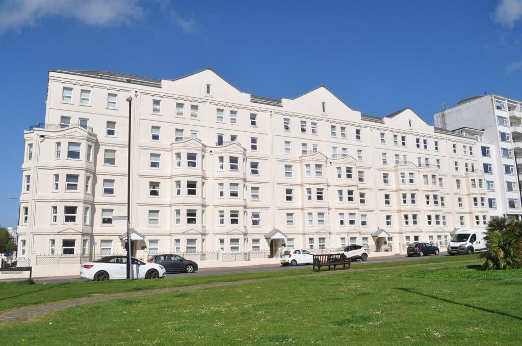 2 bedroom flat for sale in Wilmington Square, Eastbourne, BN21