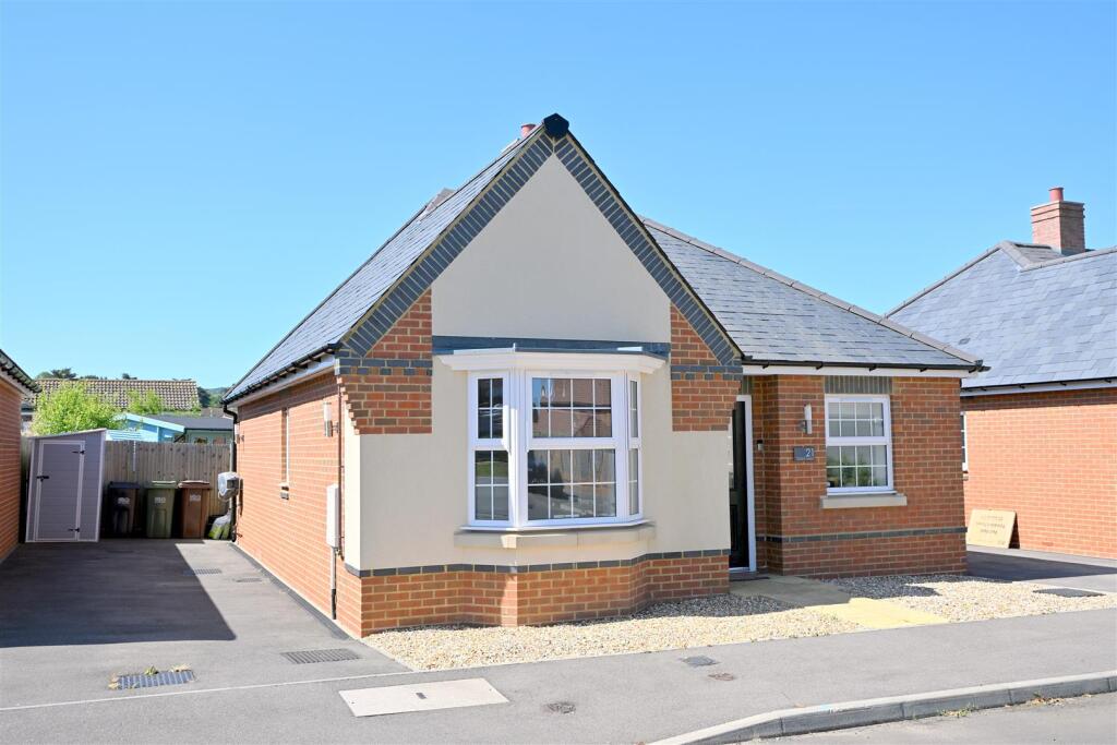 Main image of property: 21 Pendine Gardens, Lower Willingdon, Eastbourne