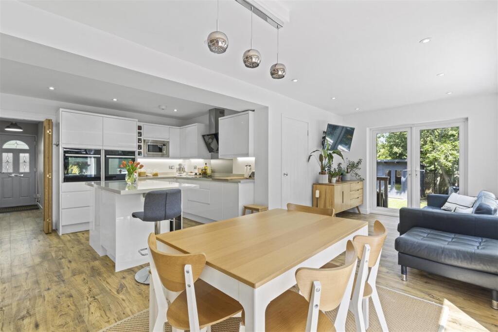 4 bedroom semi-detached house