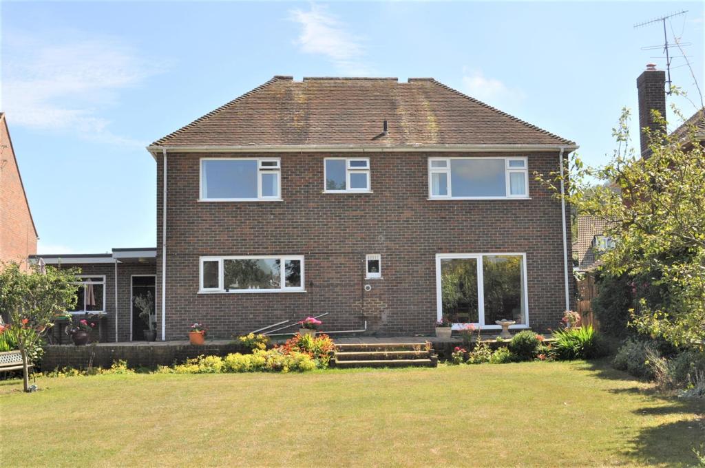 4 bedroom detached house for sale in Compton Drive, Eastbourne, BN20