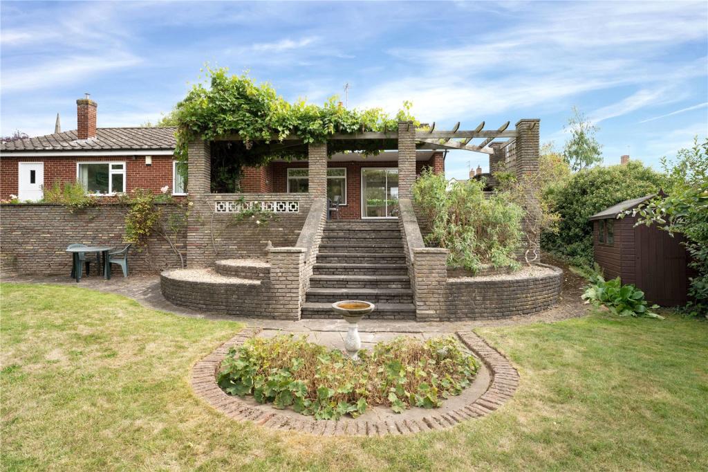 3 bedroom bungalow for sale in Long Street, Belton, Loughborough, LE12