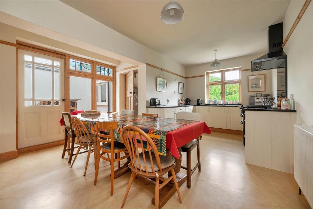 5 bedroom detached house for sale in Westfield Drive, Loughborough, Leicestershire, LE11