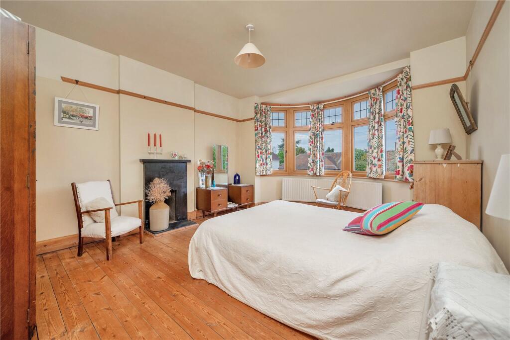 5 bedroom detached house for sale in Westfield Drive, Loughborough, Leicestershire, LE11