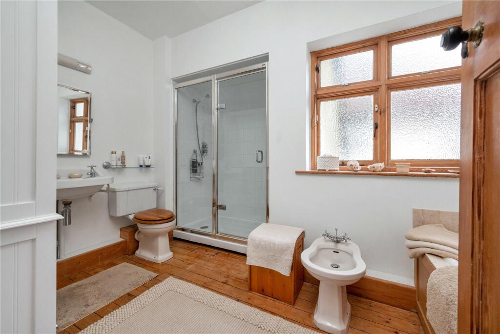 5 bedroom detached house for sale in Westfield Drive, Loughborough, Leicestershire, LE11