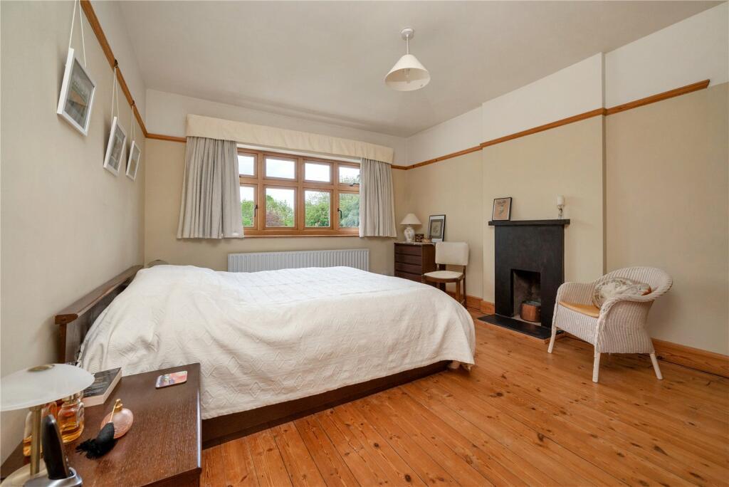 5 bedroom detached house for sale in Westfield Drive, Loughborough, Leicestershire, LE11