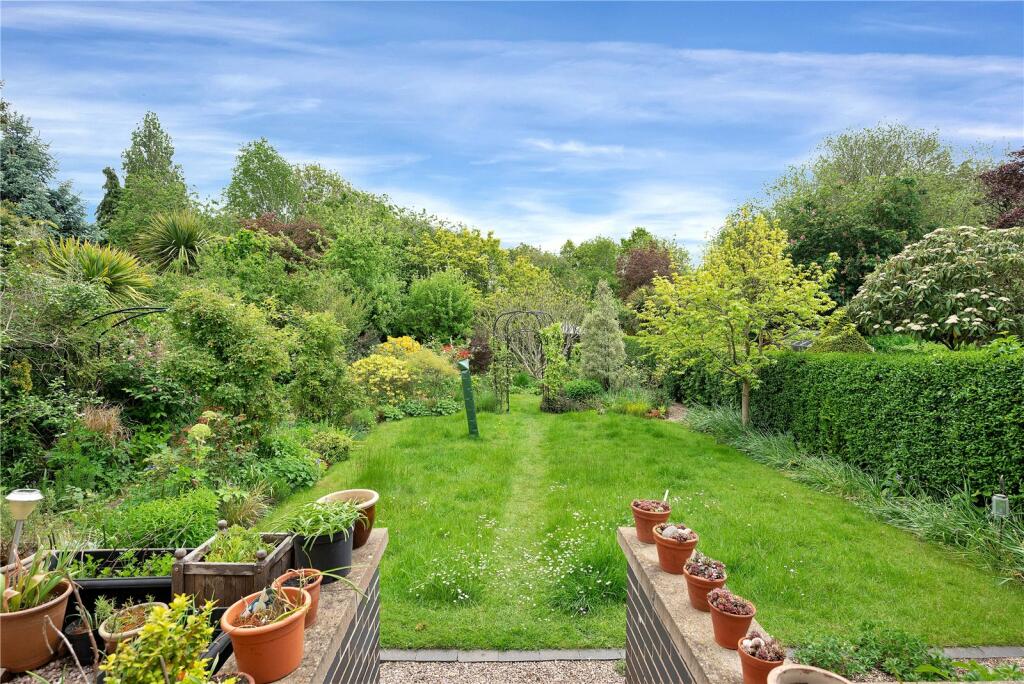 5 bedroom detached house for sale in Westfield Drive, Loughborough, Leicestershire, LE11