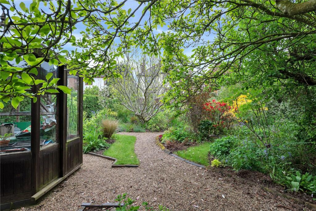 5 bedroom detached house for sale in Westfield Drive, Loughborough