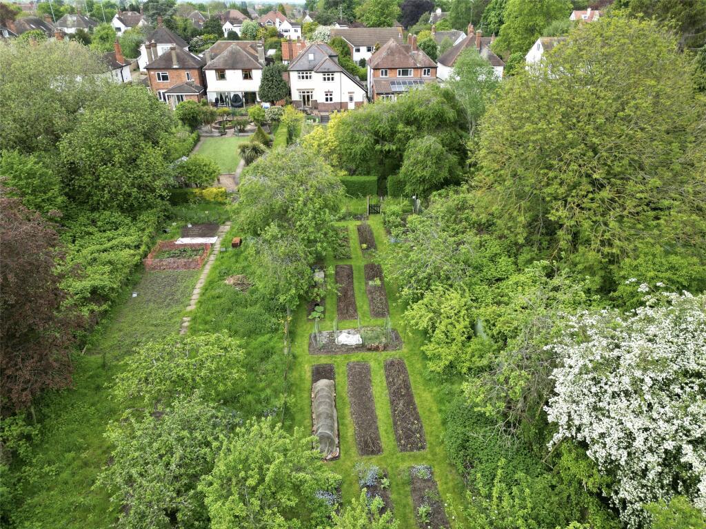 5 bedroom detached house for sale in Westfield Drive, Loughborough, Leicestershire, LE11