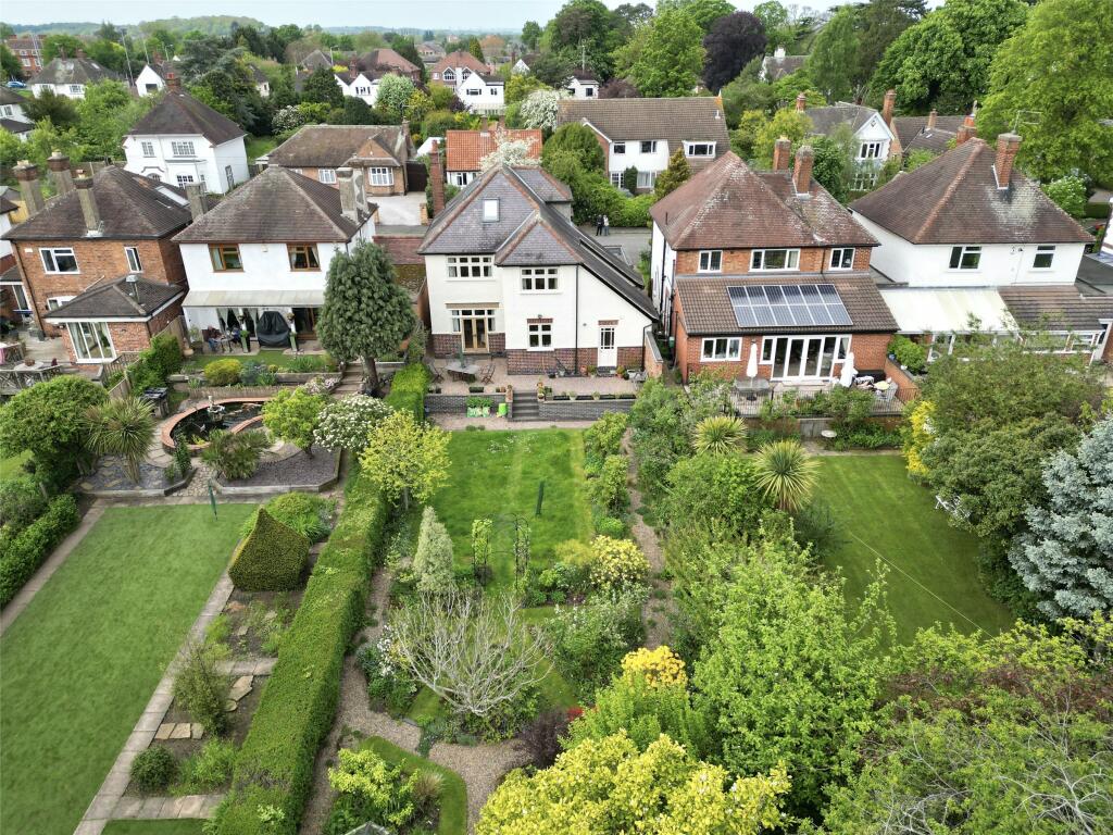 5 bedroom detached house for sale in Westfield Drive, Loughborough, Leicestershire, LE11